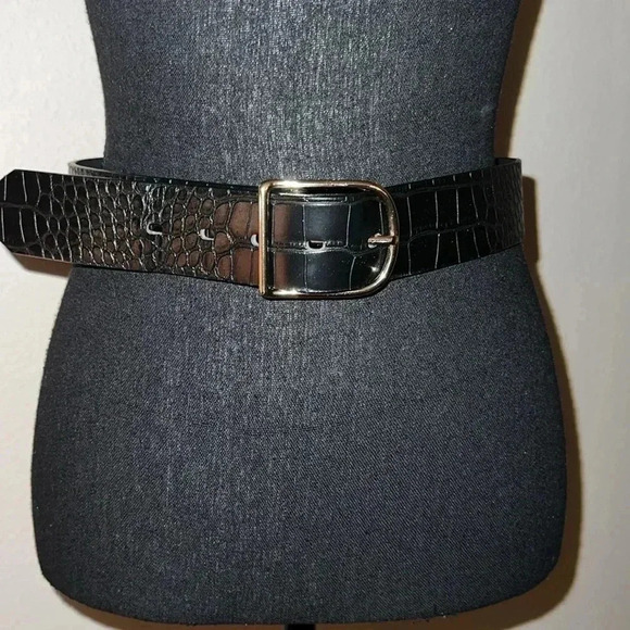 Banana Republic Women’s Black Vegan Leather Crocodile Embossed Belt - Picture 16 of 16